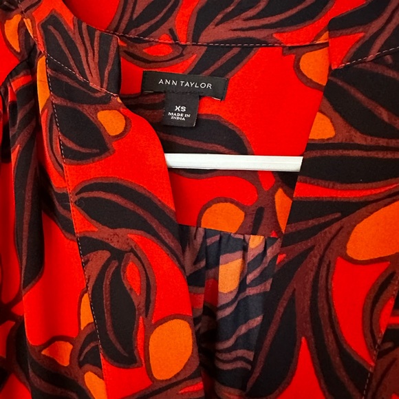 Ann Taylor blouse, great for holidays, worn once - Picture 3 of 4